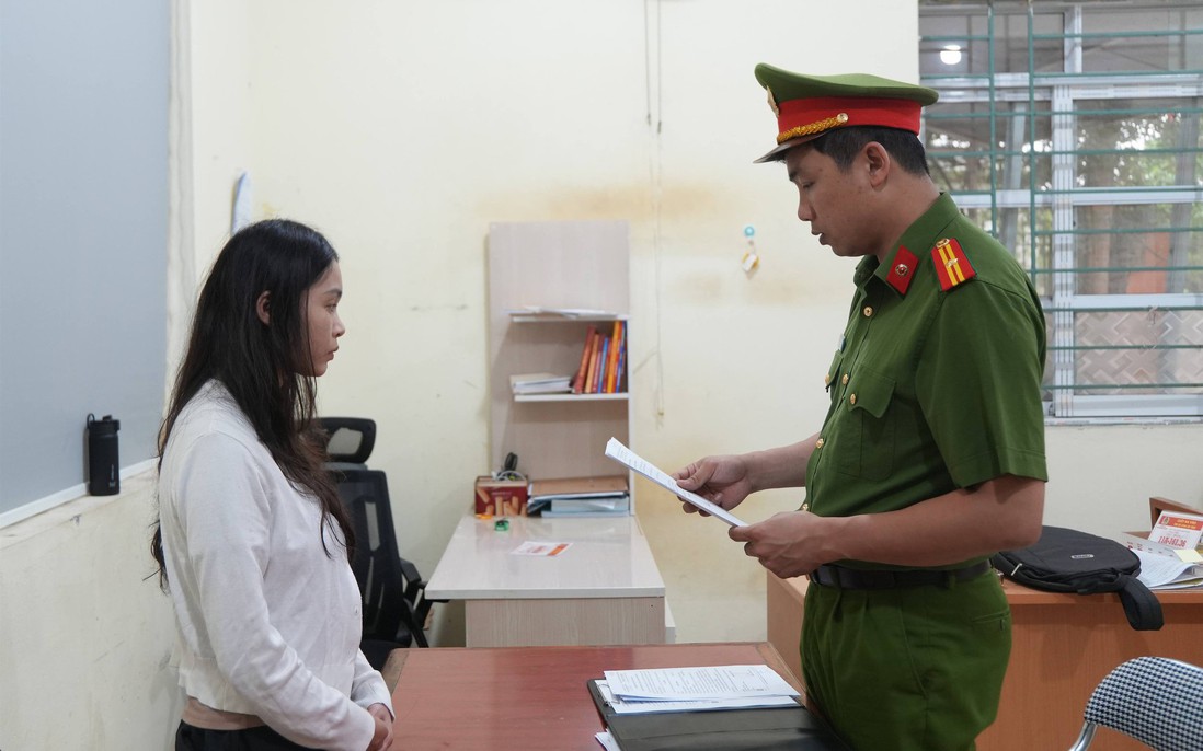 Khởi tố nhóm đối tượng nữ livestream nội dung đồi trụy