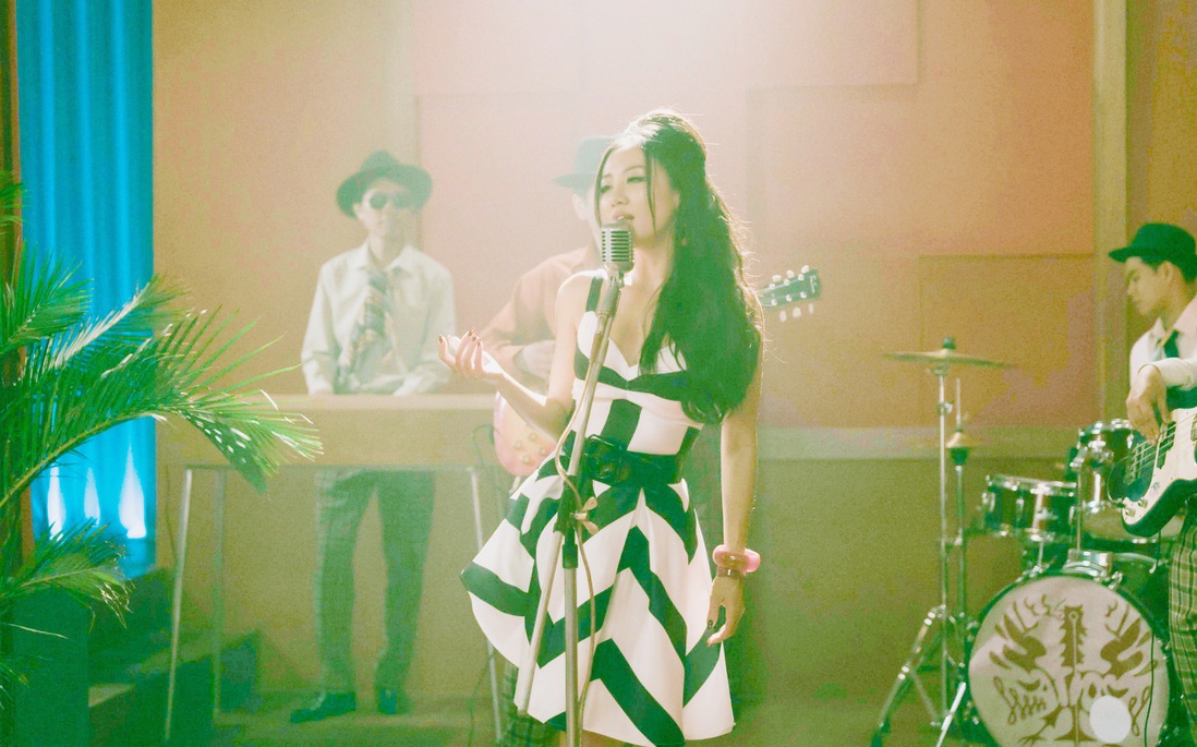 Văn Mai Hương gây tò mò trong phim mới