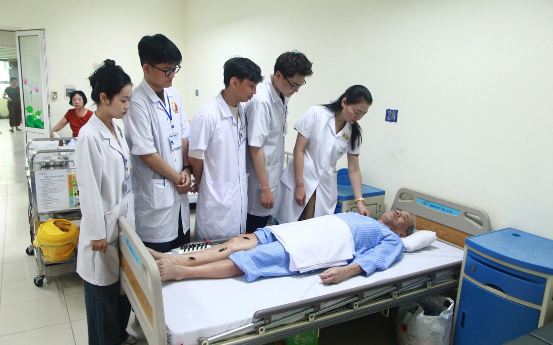 Đặt "hàng rào kỹ thuật" trước khi bác sĩ hành nghề Y