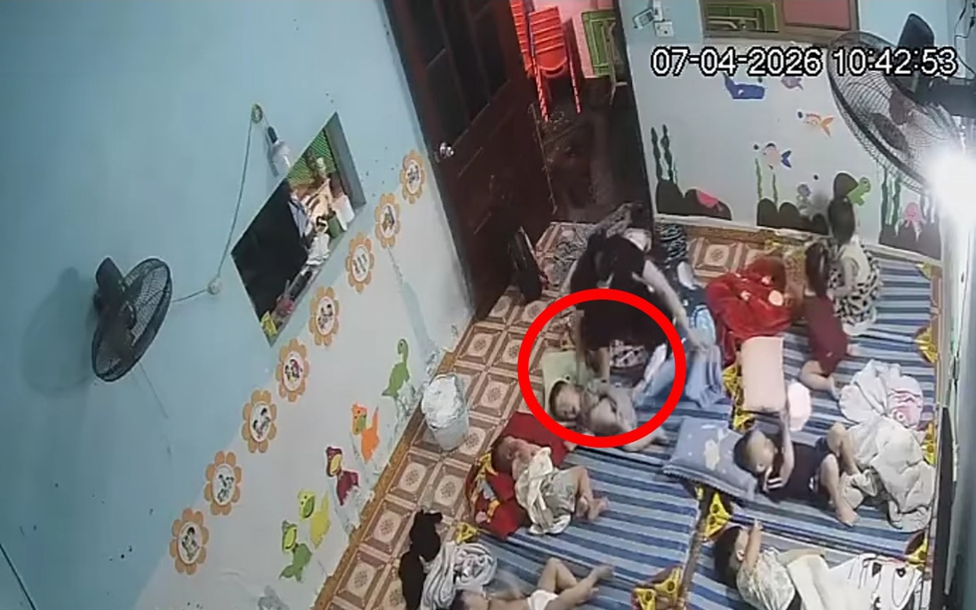 Clip cô trông trẻ "tác động" cháu bé gây phẫn nộ: Chính quyền xã nói "không phức tạp"