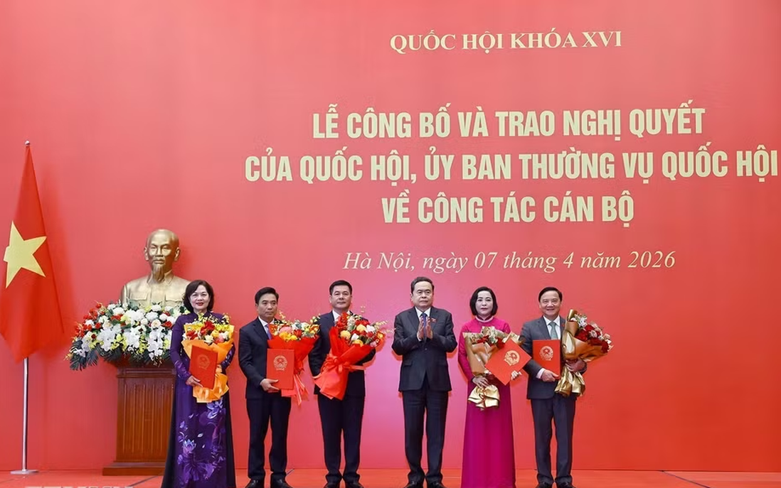 Trao Nghị quyết của Quốc hội, Ủy ban Thường vụ Quốc hội về công tác cán bộ