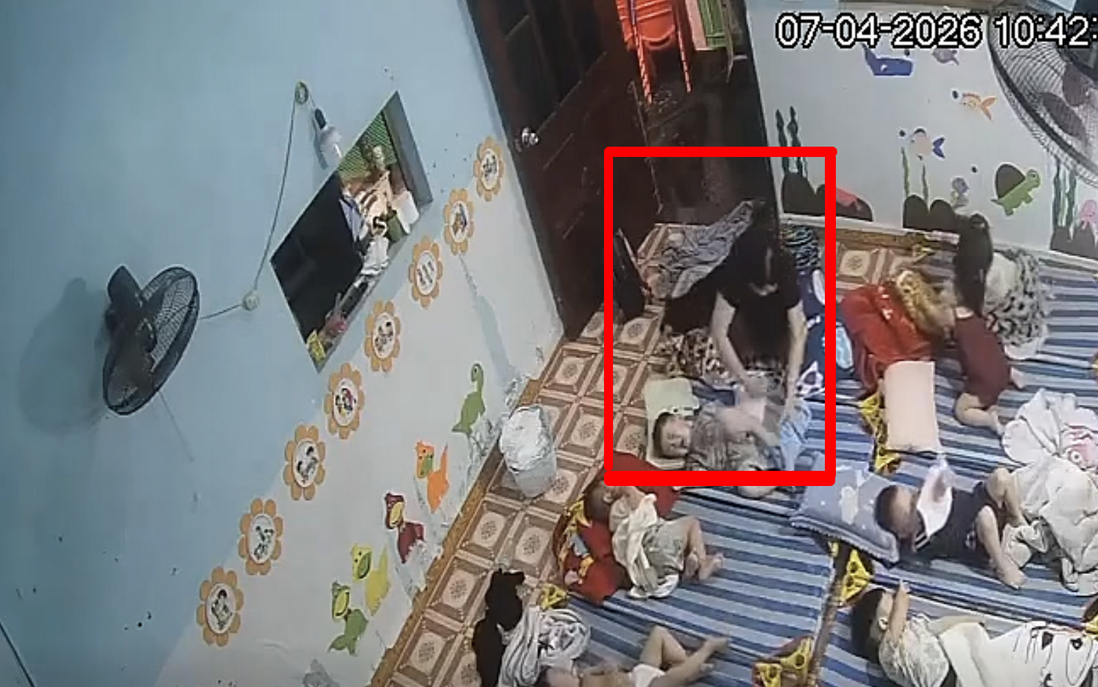 Xác minh trẻ mầm non bị đánh, thả mạnh xuống giường ở Hưng Yên