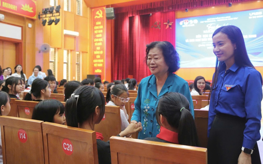 Trao học bổng cho 180 học sinh vùng biển đảo, dân tộc thiểu số vươn lên trong học tập