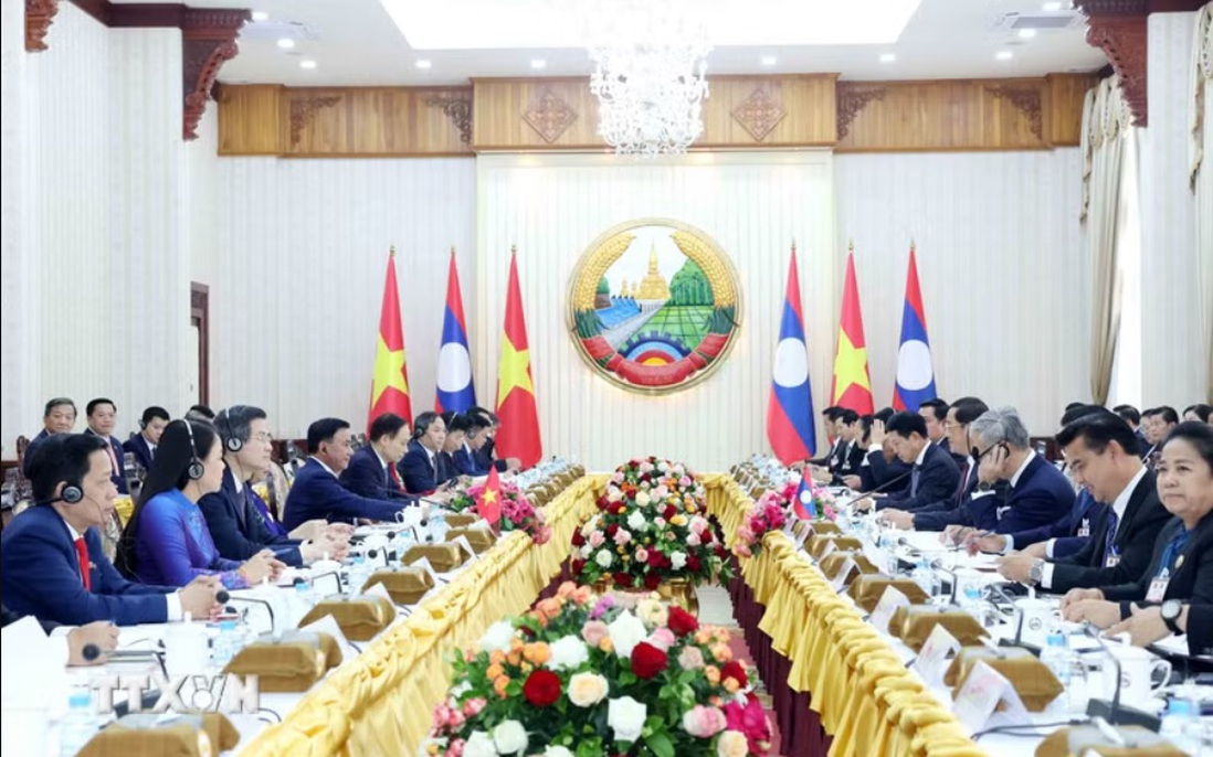 Việt Nam luôn coi trọng và dành ưu tiên hàng đầu mối quan hệ đặc biệt với Lào
