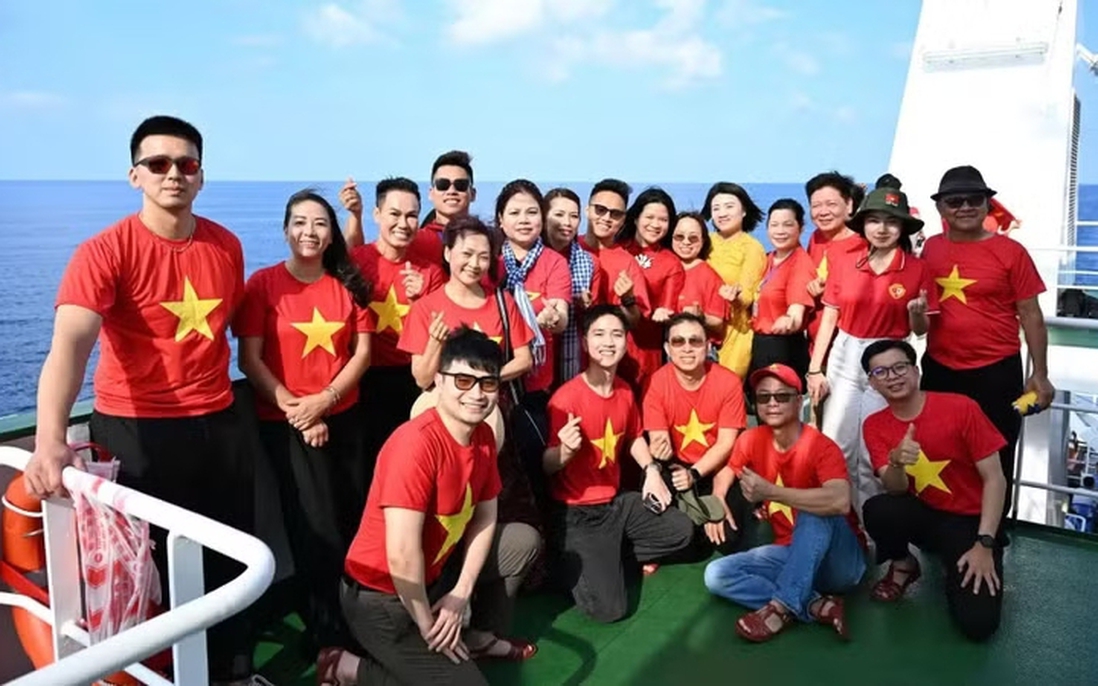 Truong Sa voyage strengthens overseas Vietnamese ties to the homeland