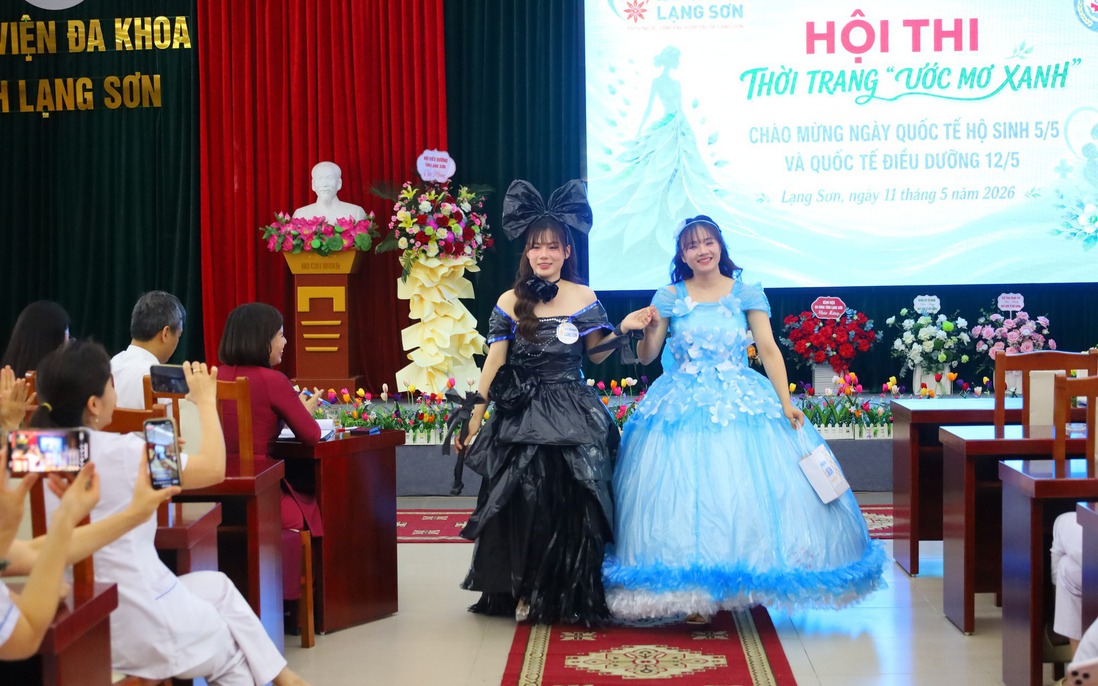 Hơn 70 nữ điều dưỡng thi trình diễn thời trang