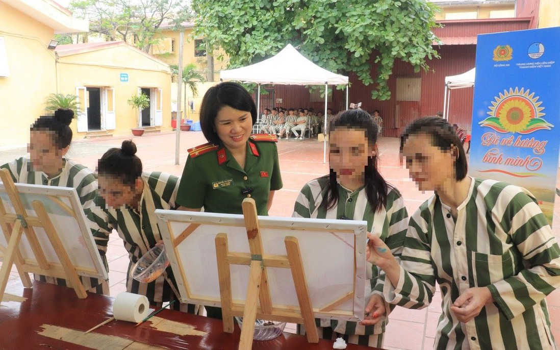 Động viên các phạm nhân vững tin vào hành trình trở về