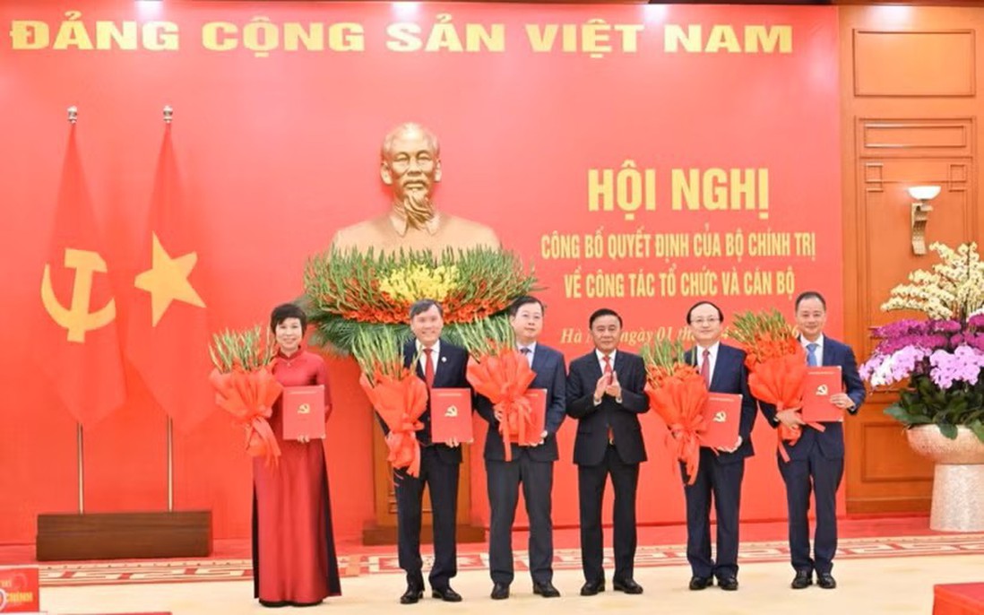 Kết luận của Bộ Chính trị về điều chỉnh phân cấp quản lý cán bộ và danh mục chức danh lãnh đạo 5 cơ quan Trung ương