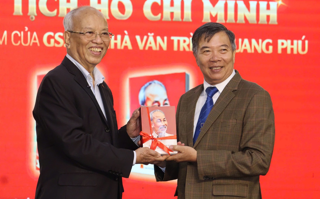 Sinh viên trường ĐH Nguyễn Tất Thành học được nhiều điều từ những câu chuyện về Bác Hồ