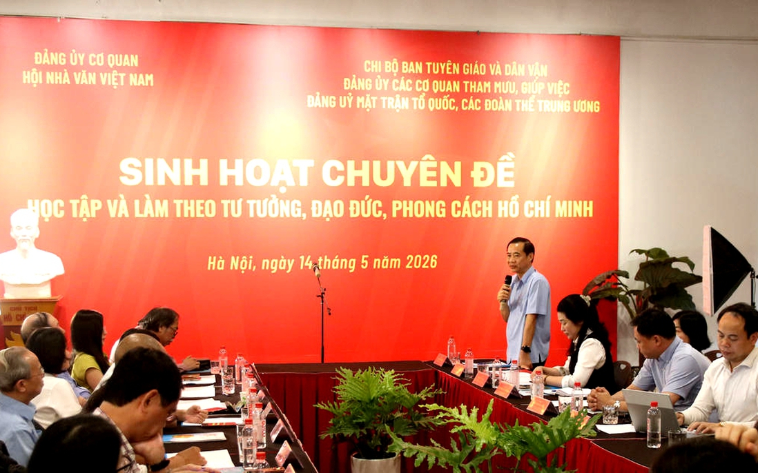 Thấm nhuần tư tưởng, đạo đức, phong cách Hồ Chí Minh