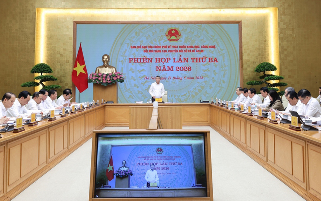 Phát triển đồng bộ hạ tầng số, chuyển đổi số toàn diện, tạo thuận lợi tối đa cho người dân, doanh nghiệp