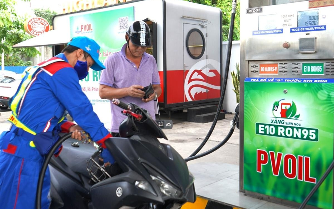 Gần 1.000 cửa hàng xăng dầu PVOIL đã sẵn sàng kinh doanh xăng E10