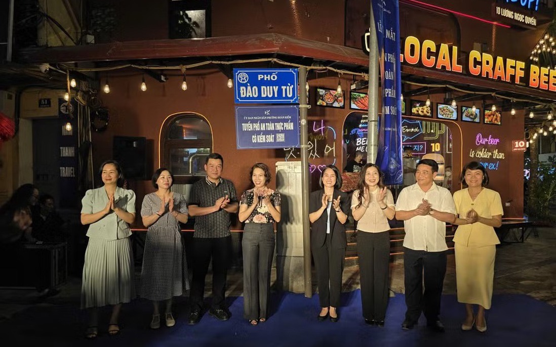 Gắn biển tuyến phố an toàn thực phẩm tại cao điểm du lịch-ẩm thực Hà Nội