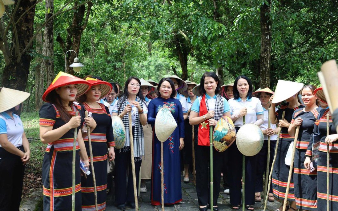 Phụ nữ Đà Nẵng về nguồn, lan tỏa yêu thương