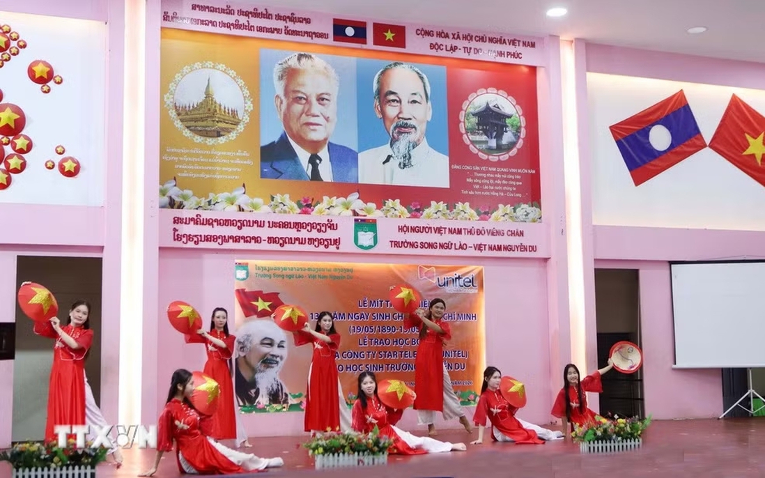 Bilingual school promotes President Ho Chi Minh’s moral example among younger generations in Laos