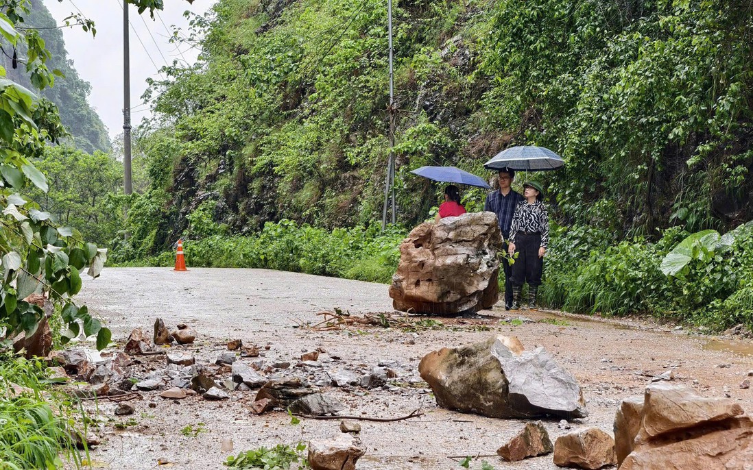 Lạng Sơn: Cảnh báo người dân nguy cơ mất an toàn khi tham gia giao thông do mưa lũ, sạt lở