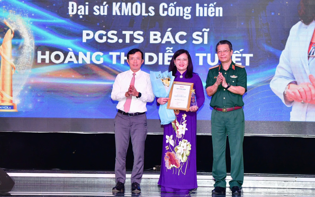 PGS.TS Hoàng Thị Diễm Tuyết được vinh danh tại Giải thưởng “Đại sứ truyền thông ngành Y - KMOLs”