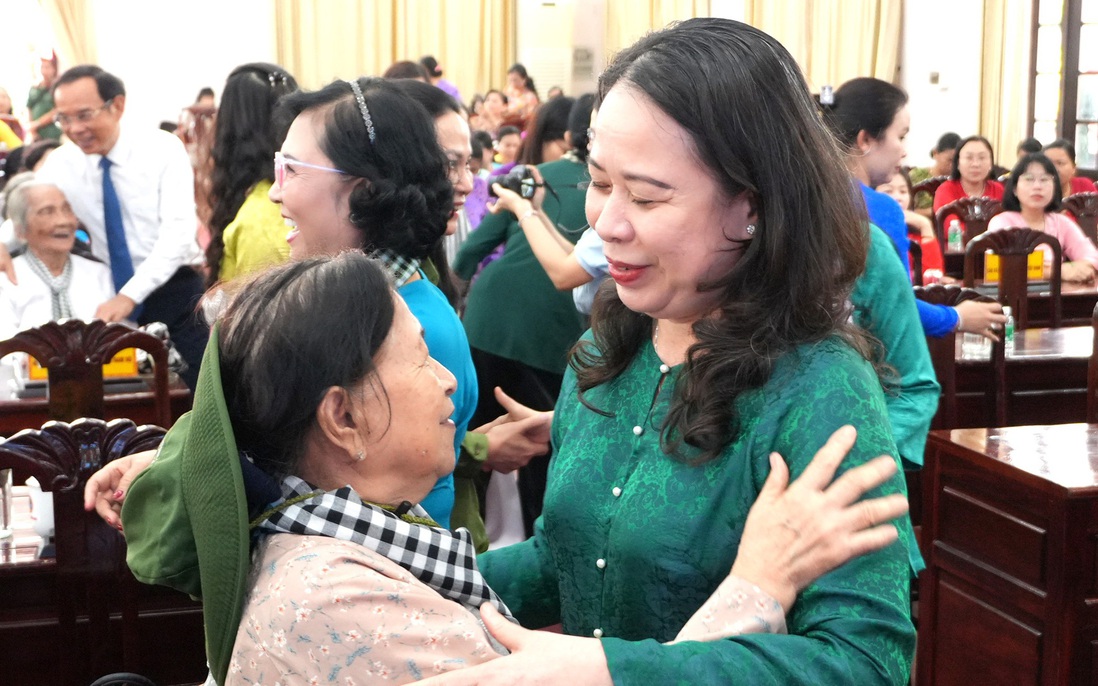 Nhiều lãnh đạo cấp cao dự Họp mặt Hội Phụ nữ giải phóng Khu Đông Nam bộ lần thứ 26