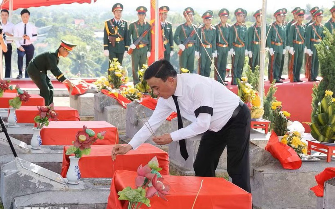 Thường trực Ban Bí thư dự Lễ truy điệu, an táng hài cốt liệt sỹ tại tỉnh Hà Tĩnh