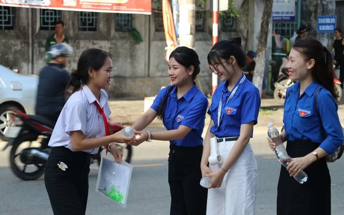 Hà Nội nắng nóng dịp thi vào lớp 10, nhiệt độ cao nhất 36 độ C