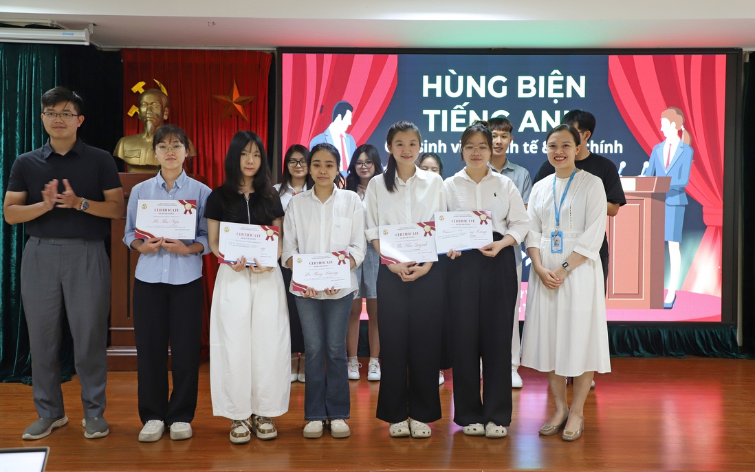 Sinh viên Học viện Phụ nữ Việt Nam thi hùng biện tiếng Anh