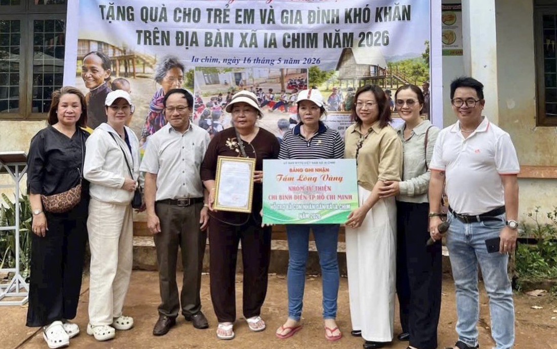Người phụ nữ kết nối gần 2.000 suất quà nghĩa tình cho bà con dân tộc thiểu số Quảng Ngãi