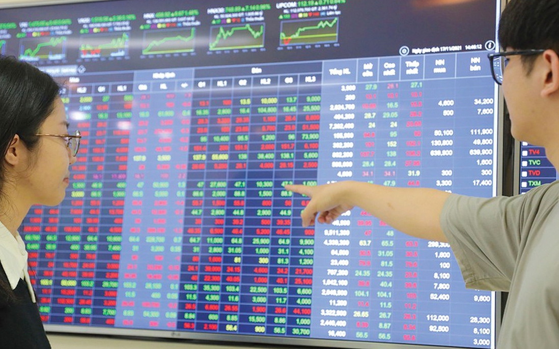 Dầu khí bứt tốc cuối phiên, VN-Index vẫn chưa thể thoát trạng thái giằng co
