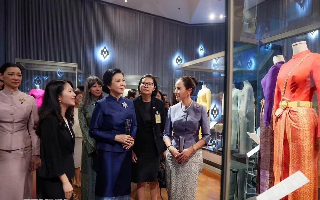 Phu nhân Ngô Phương Ly thăm bảo tàng tại Bangkok