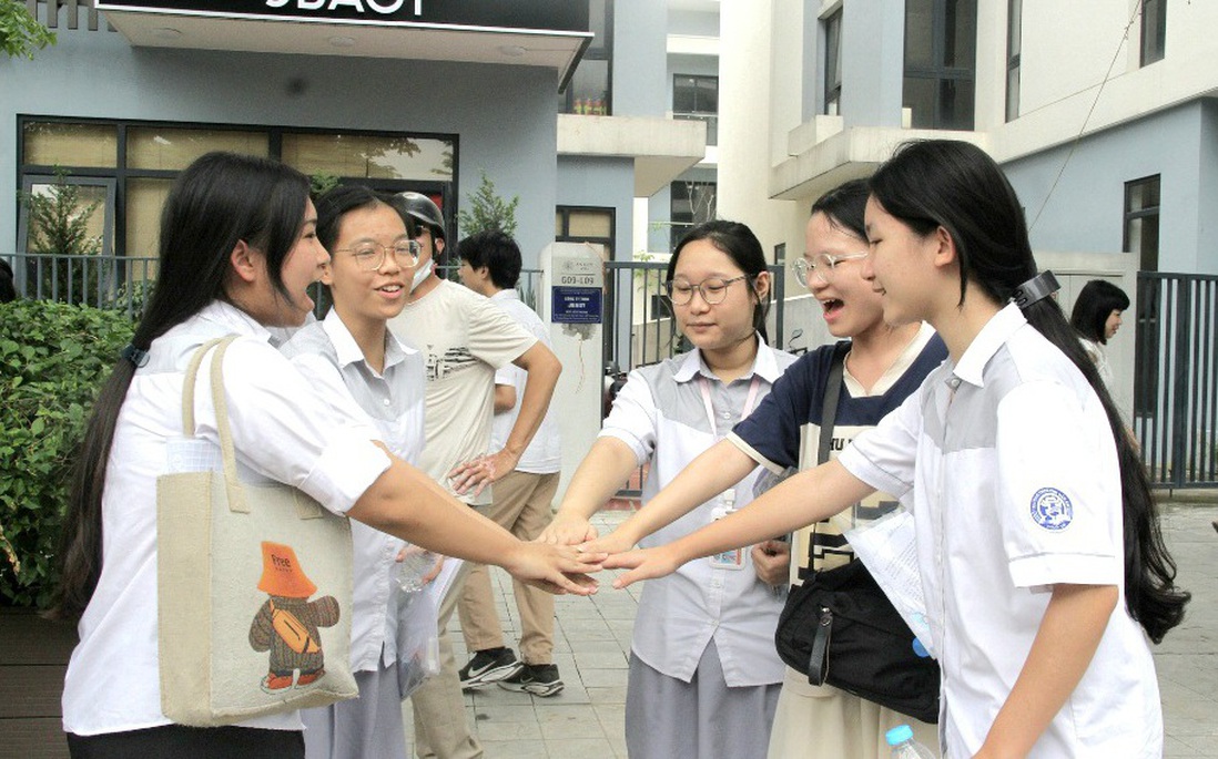 Thi vào lớp 10 ở Hà Nội: Thí sinh hào hứng với đề Ngữ văn, tự tin làm bài tốt