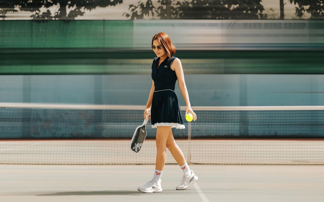 Thời trang trên sân pickleball của Madam Truyền