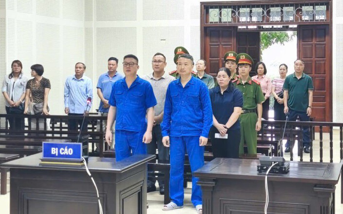 Đưa và nhận hối lộ, mua bán trái phép hóa đơn, 3 bị cáo lĩnh tổng cộng gần 30 năm tù giam