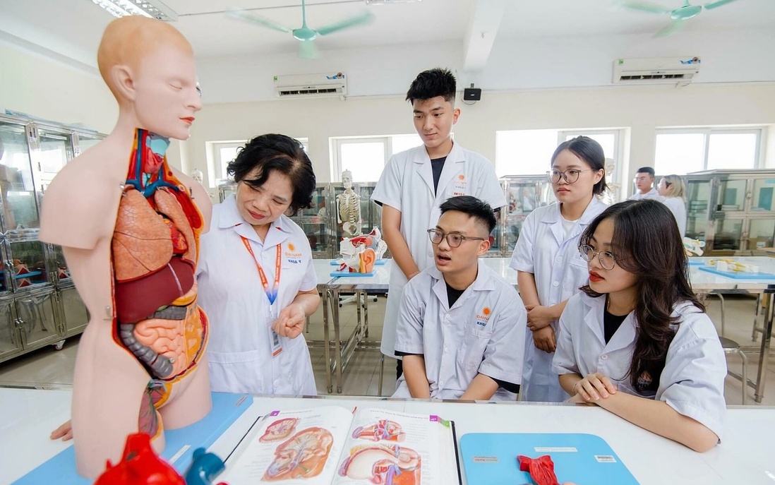 Học phí ngành Y Dược tăng mạnh: "Giấc mơ áo trắng" trở thành nỗi lo của cha mẹ