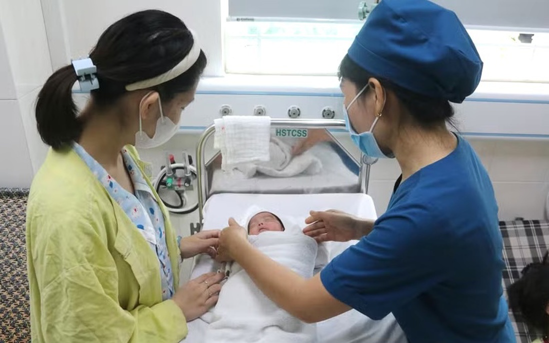 Bộ Y tế: Cấp thiết tăng tổng tỷ suất sinh trung bình 2% mỗi năm trên toàn quốc
