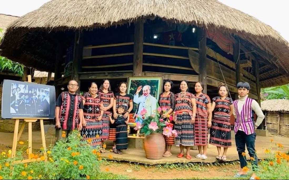 Hơn 100 nghệ nhân, người dân 16 dân tộc tham gia chuỗi hoạt động "Bác Hồ trong trái tim đồng bào"