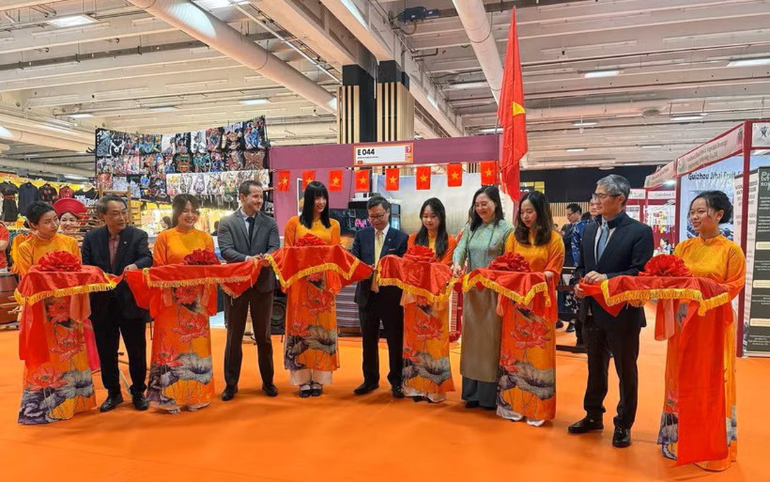 Khai trương Không gian Việt Nam tại Hội chợ quốc tế Paris