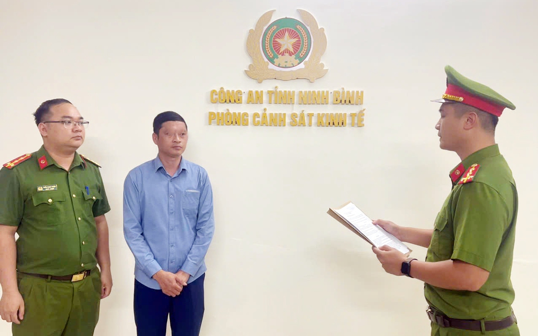 Bắt nguyên cán bộ xã ăn chặn tiền từ thiện của người dân bị thiên tai