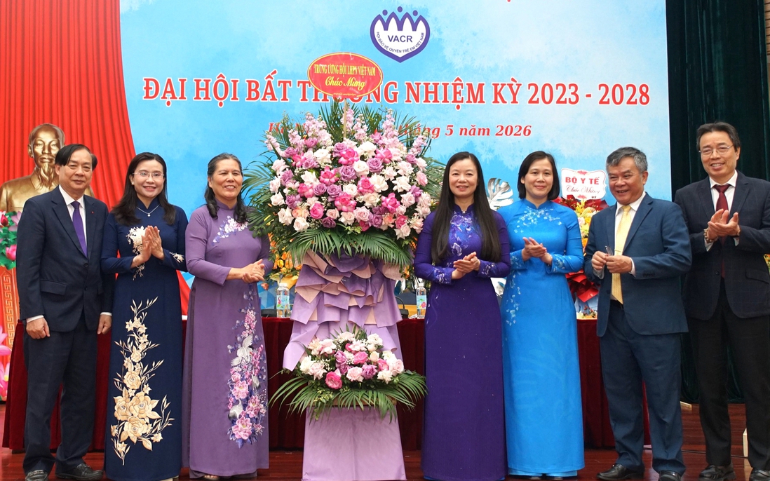 Suy tôn Chủ tịch danh dự Hội Bảo vệ quyền trẻ em Việt Nam