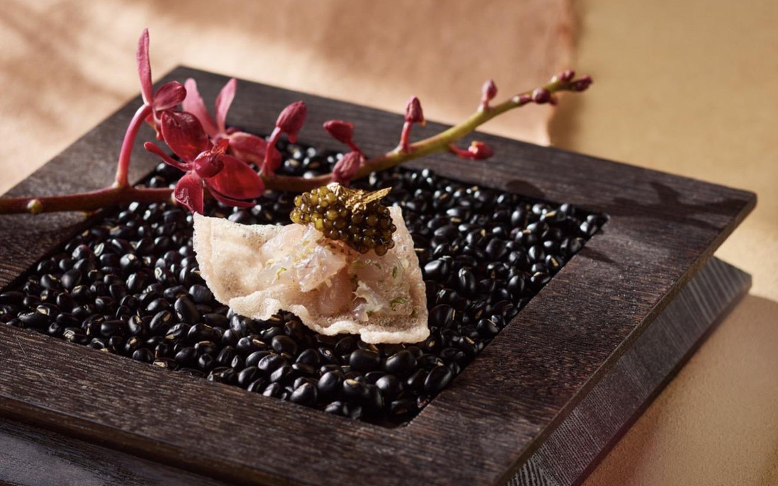 Khám phá bữa tiệc "sử thi của những giác quan" từ hai ngôi sao đầu bếp Michelin tại Capella Hanoi