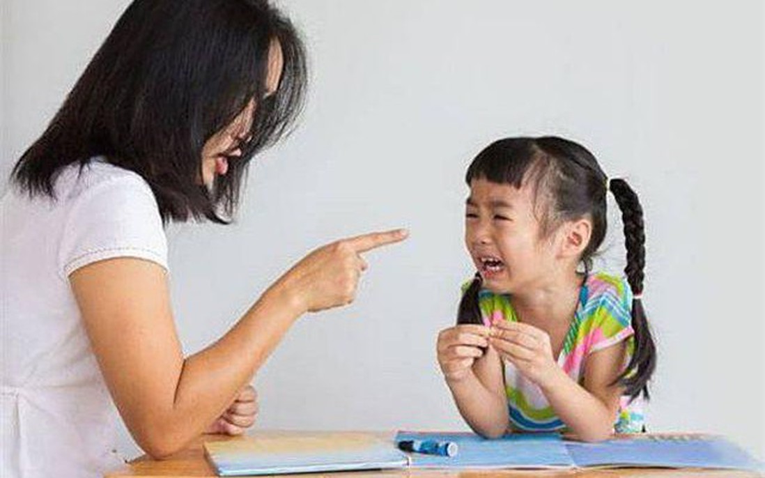 Diễn đàn "Xin đừng đánh con!": Đừng để tiếng khóc trẻ thơ lọt thỏm giữa sự im lặng của người lớn