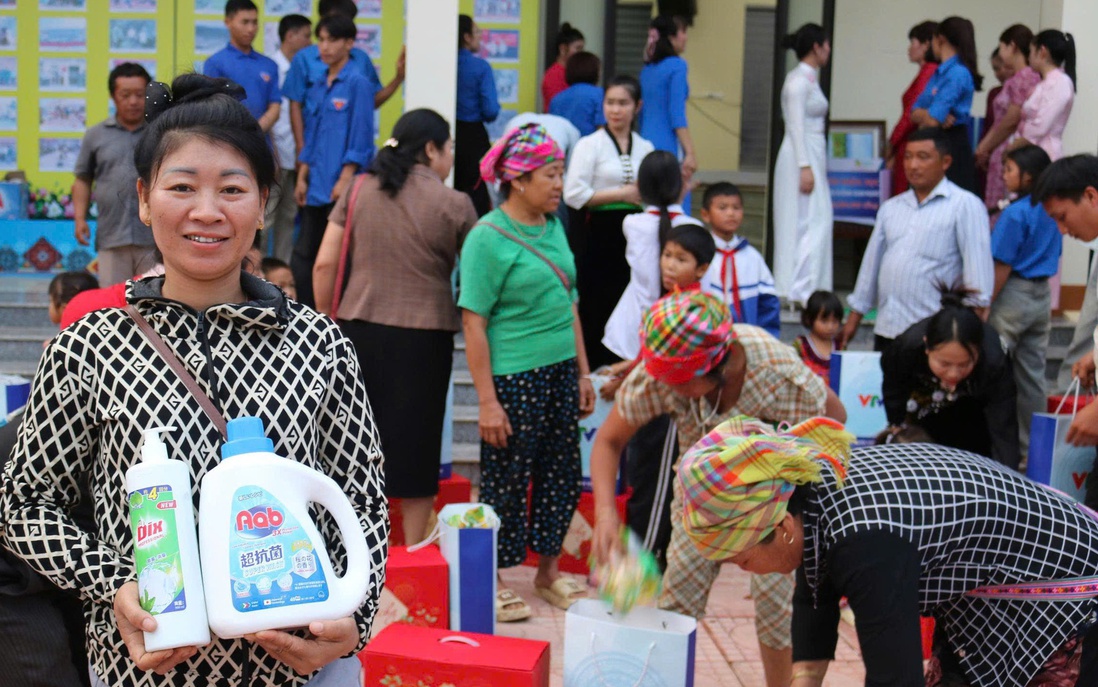 Tiếp sức cho phụ nữ, trẻ em dân tộc thiểu số khu vực biên giới Điện Biên