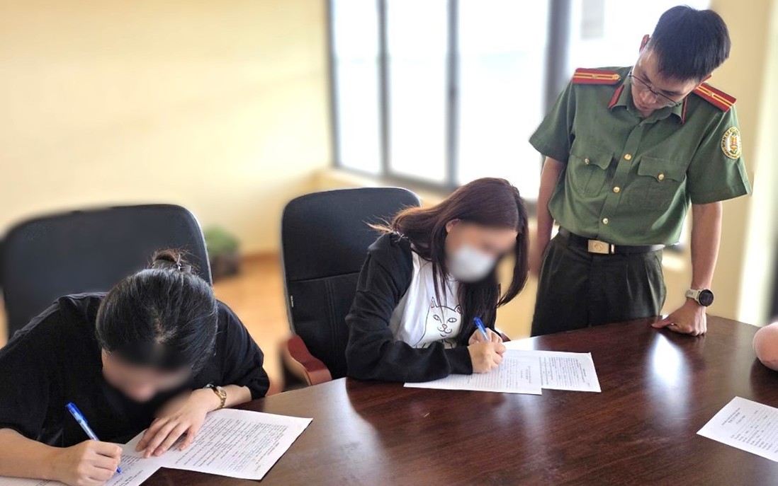 Tiếp nhận 14 công dân bị bắt tại cơ sở massage trong khu lừa đảo ở Campuchia