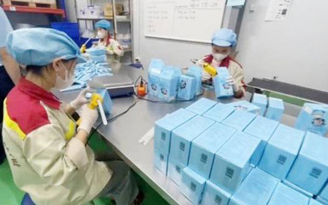 Thu giữ gần 200.000 gói cà phê hòa tan giả tại một công ty