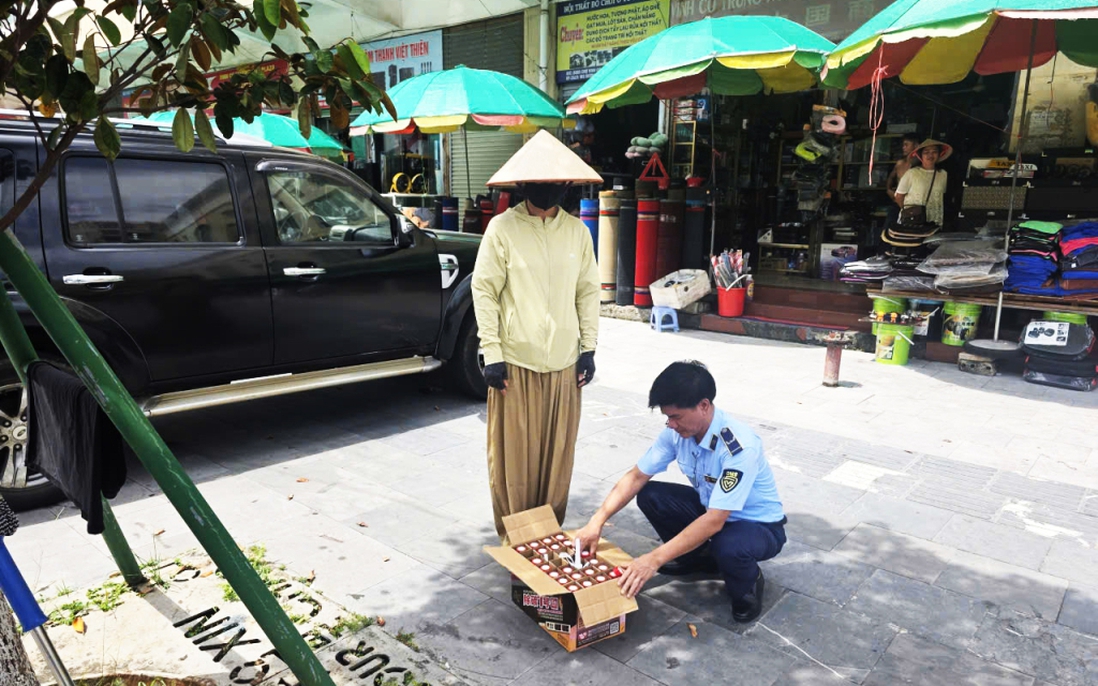 Quảng Ninh: Ngăn chặn kịp thời đối tượng vận chuyển dung dịch phụ gia xăng nhập lậu