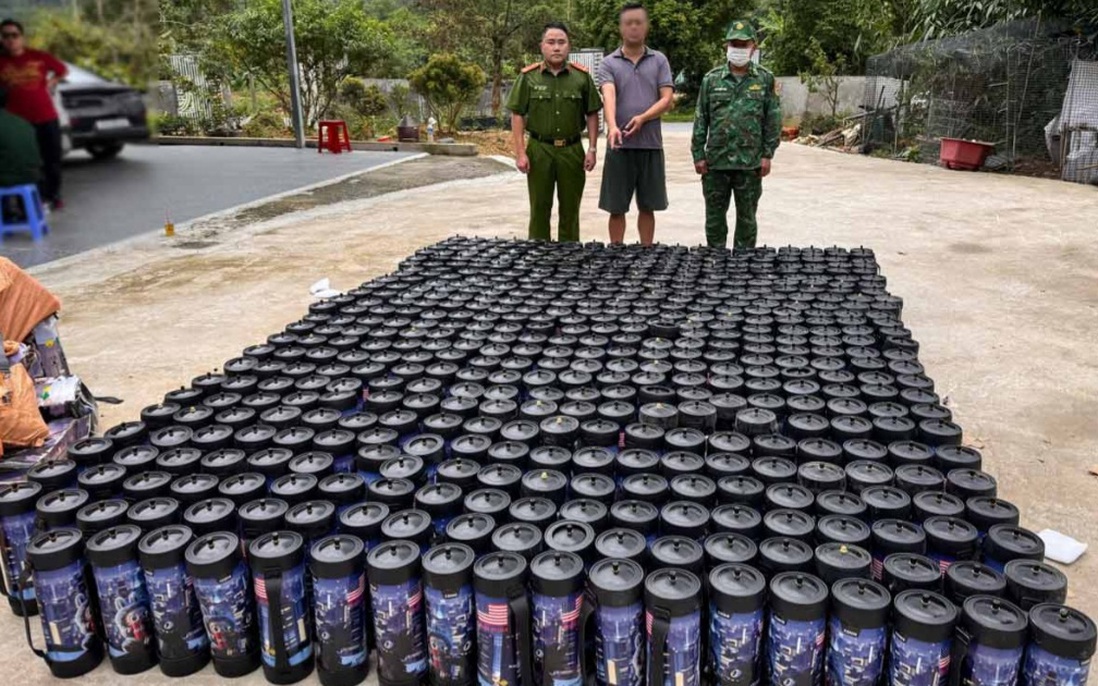 Khởi tố đối tượng nhập 518 bình khí cười qua biên giới