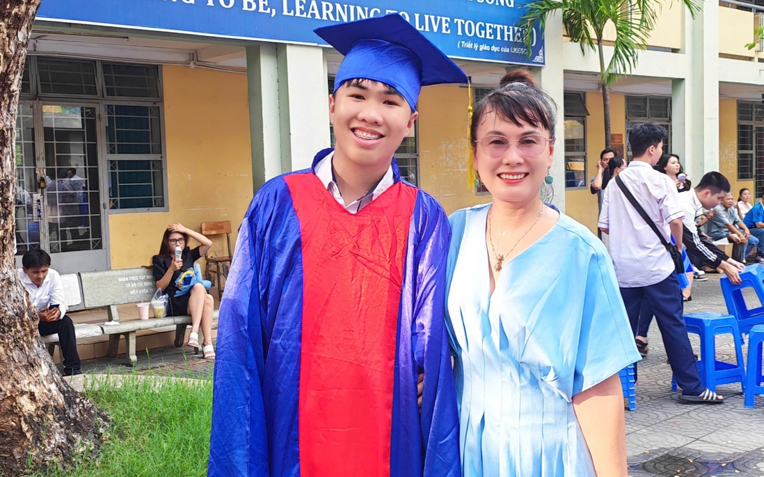 Biên kịch Diễm Thuyên, nhà văn Quỳnh Trang xúc động khi con hoàn thành kỳ THPT 2026