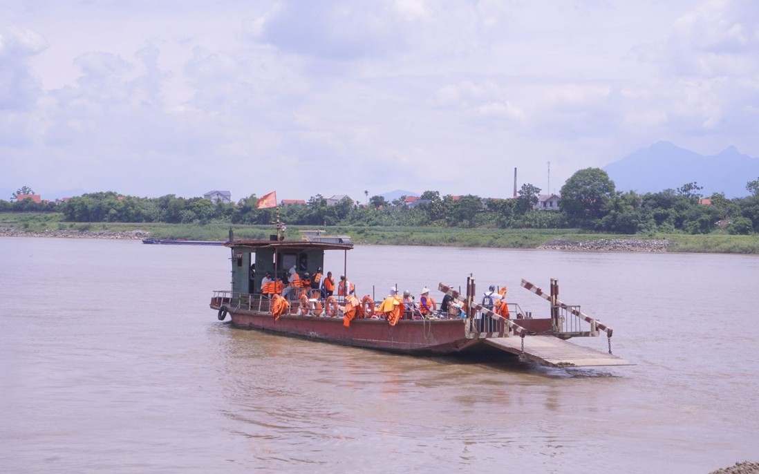 Thế hệ cuối cùng vượt sông thi tốt nghiệp THPT ở xã đảo Minh Châu
