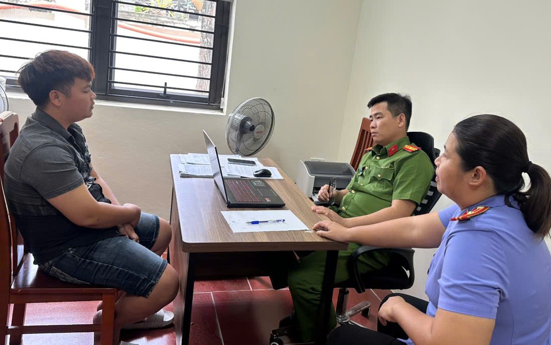 Cảnh sát giao thông bị kéo lê gần 300m khi yêu cầu tài xế ô tô đo nồng độ cồn