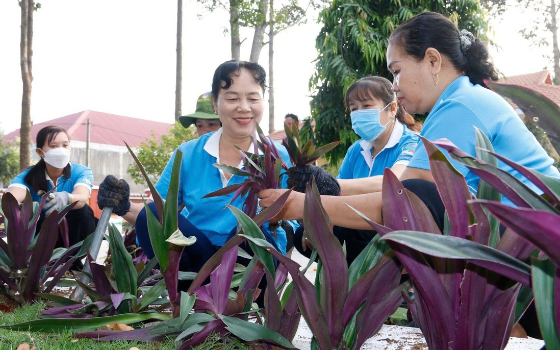 Phụ nữ Vĩnh Long viết tiếp trang sử mới bằng nhiều hành động thiết thực