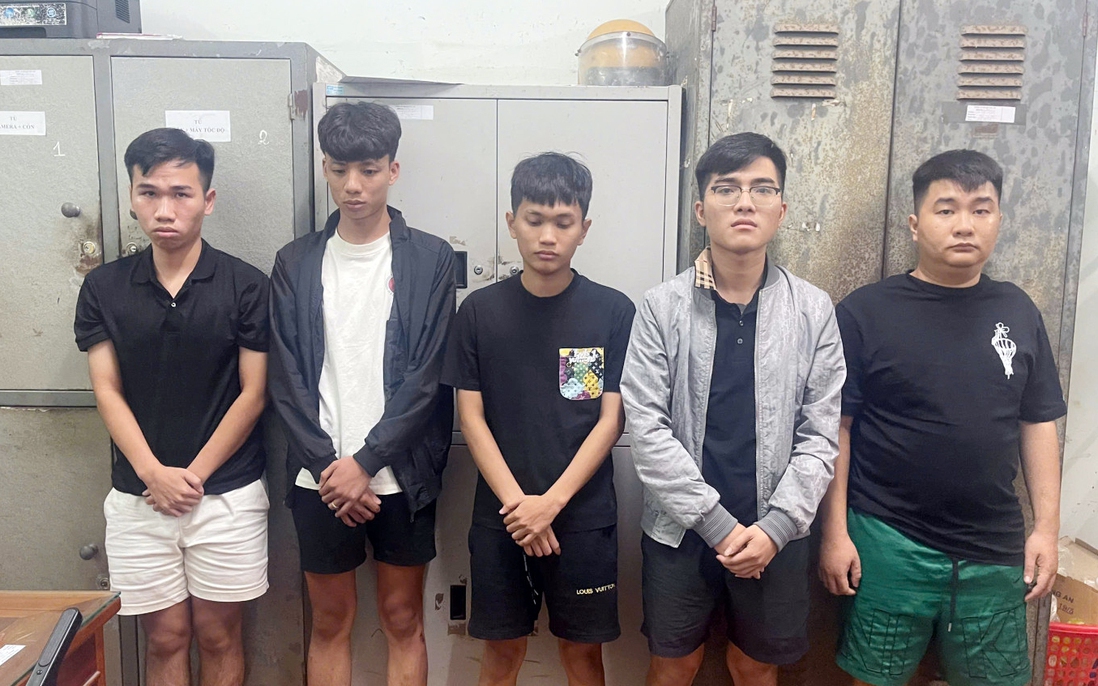 Mang loa công suất lớn la hét đòi nợ trong đêm, 5 thanh niên bị bắt