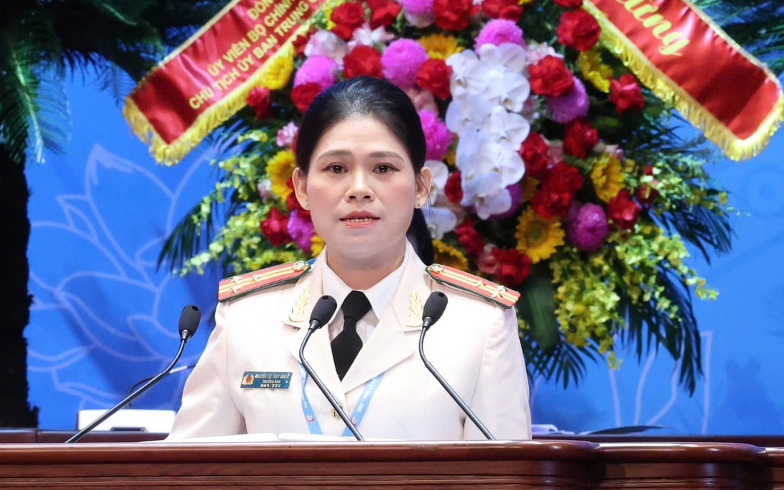 Những "người mẹ" trong màu áo công an